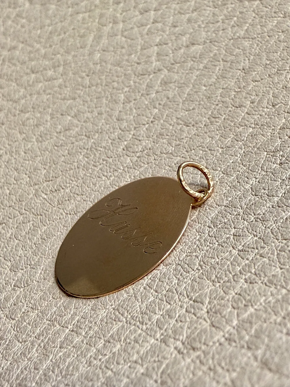 18k gold vintage charm or pendant - Hasse Etched Medallion