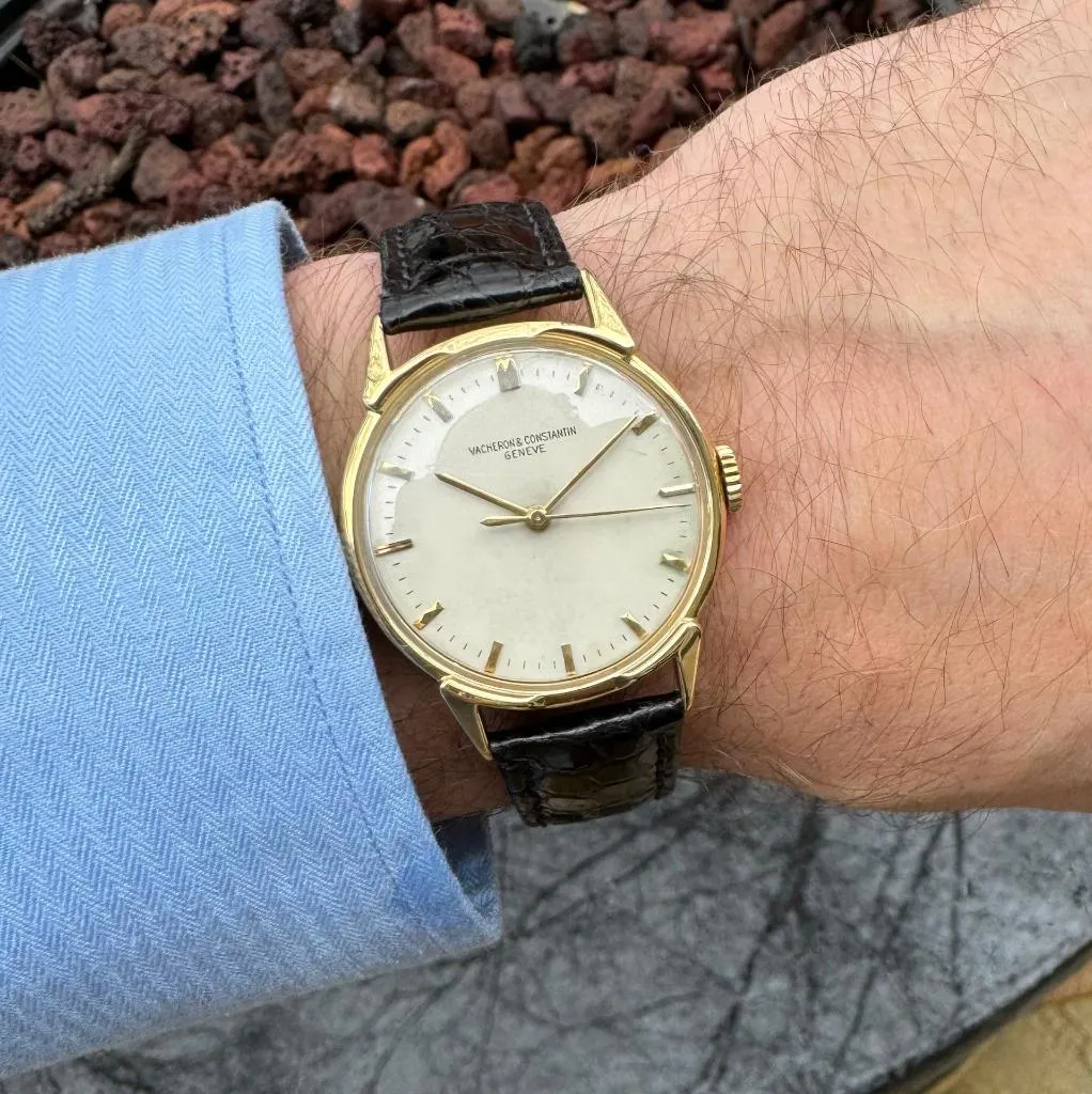 1950's Vacheron & Constantin Vintage Mens Ref. 4990 Dress Watch with Distinctive Design - 18K Gold