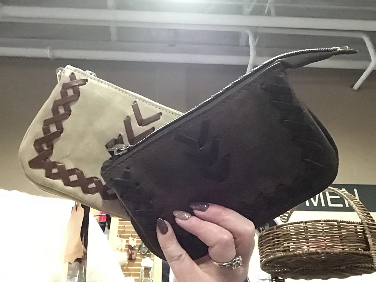 AW108 - Leather Wallet w/ STITCH