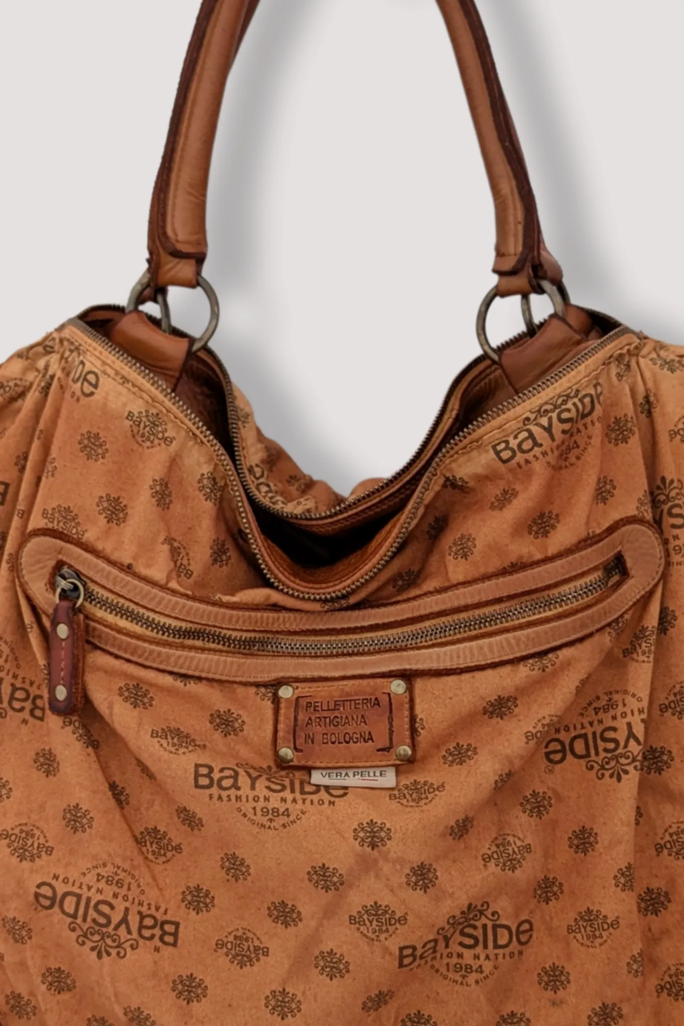BAYSIDE84 XL Multipocket Tote & Crossbody - Cognac