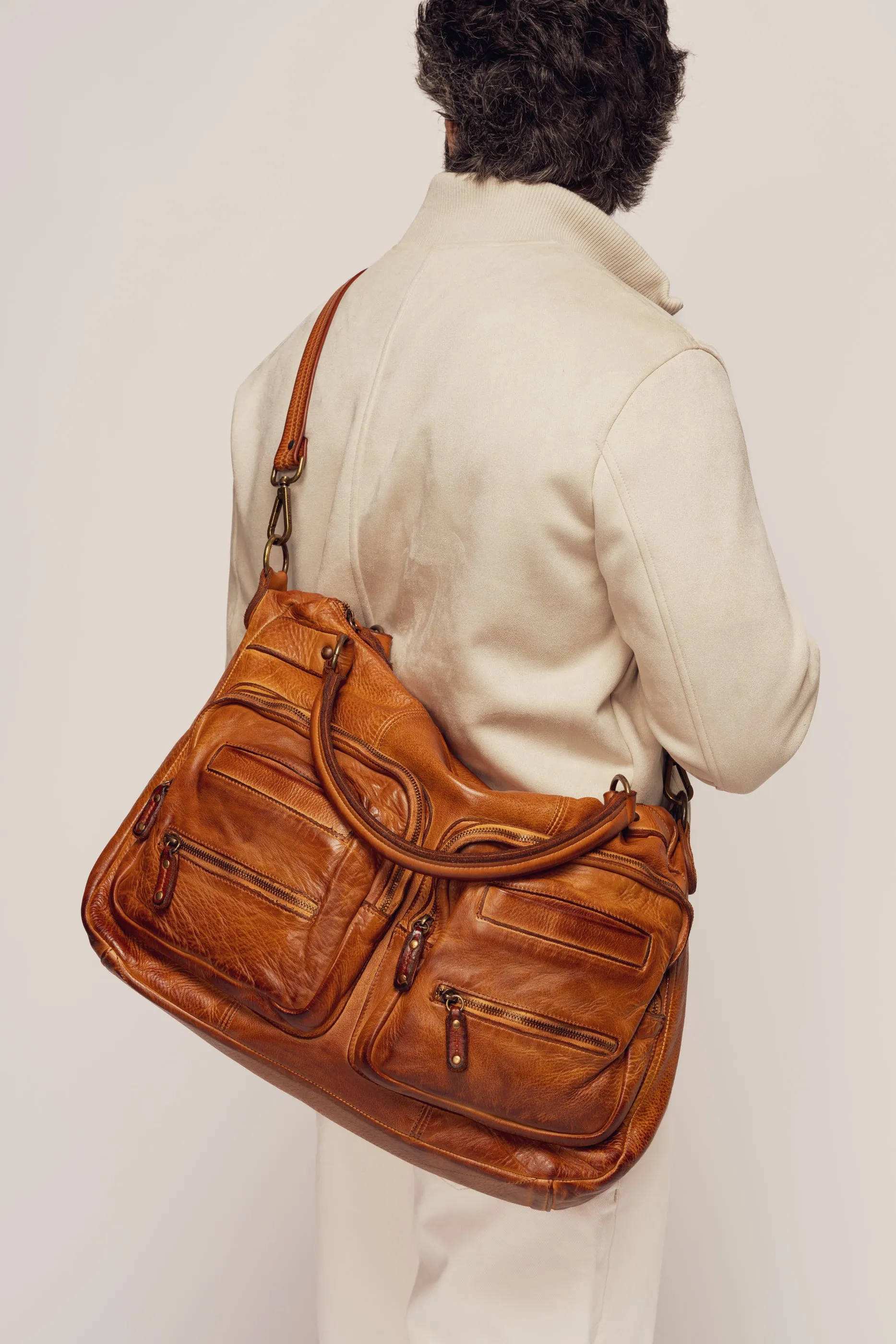 BAYSIDE84 XL Multipocket Tote & Crossbody - Cognac