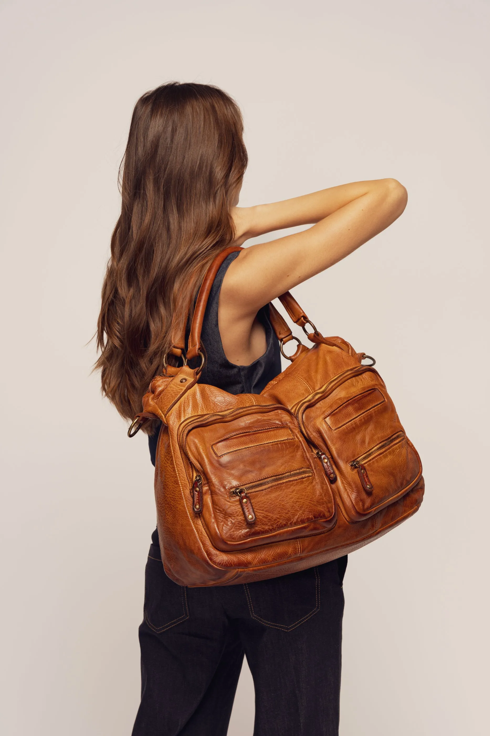 BAYSIDE84 XL Multipocket Tote & Crossbody - Cognac