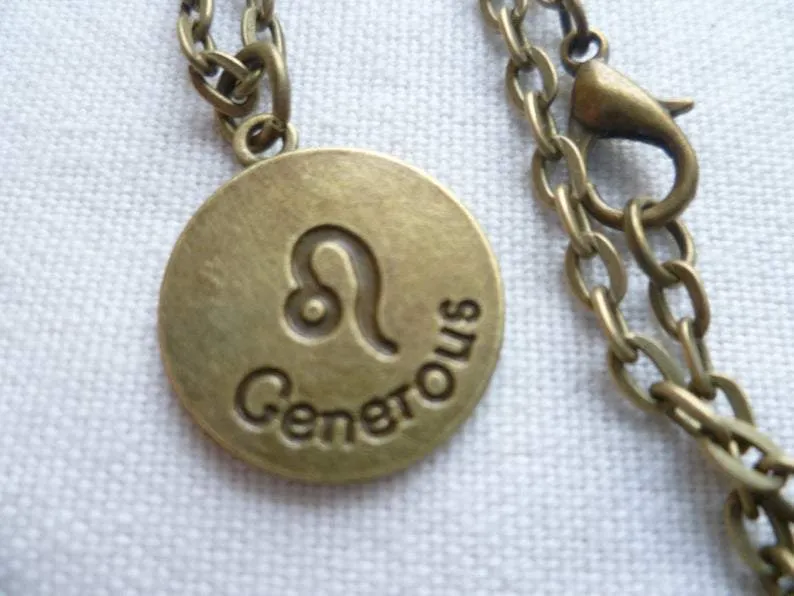 Leo vintage necklace