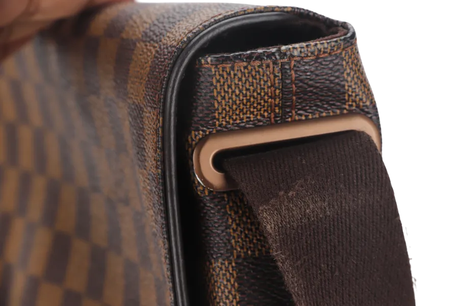 LOUIS VUITTON BROOKLYN MESSENGER BAG MM DAMIER EBENE CANVAS GOLD HARDWARE