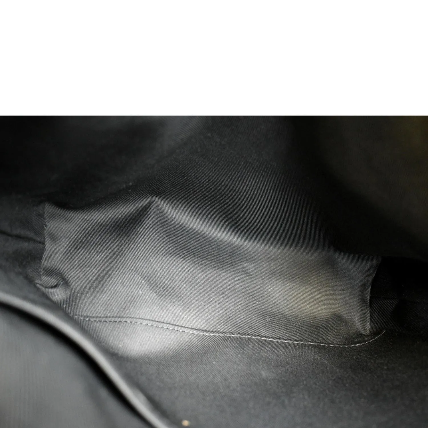 LOUIS VUITTON District PM Damier Graphite Messenger Bag Black