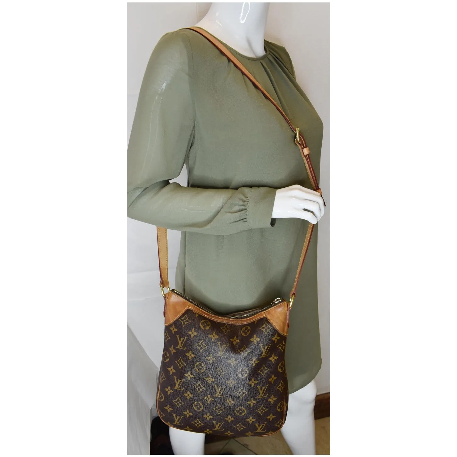 LOUIS VUITTON Odeon PM Monogram Canvas Shoulder Crossbody Bag Brown