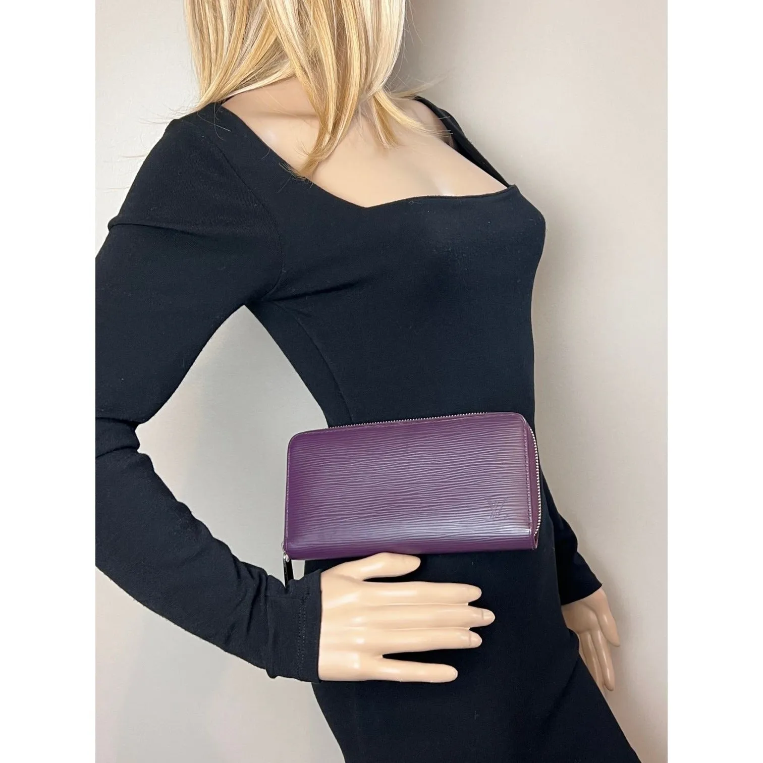 LOUIS VUITTON Zippy Epi Purple  Leather Wallet Clutch