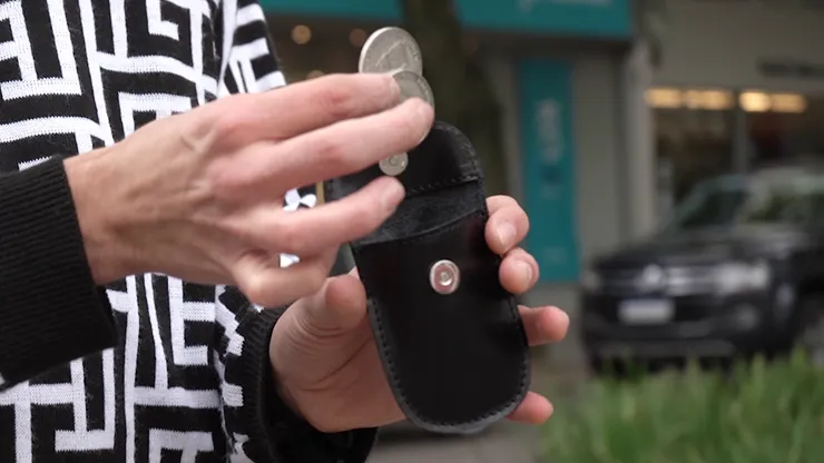 Purse (Gimmick and Online Instructions) by Vernet Magic