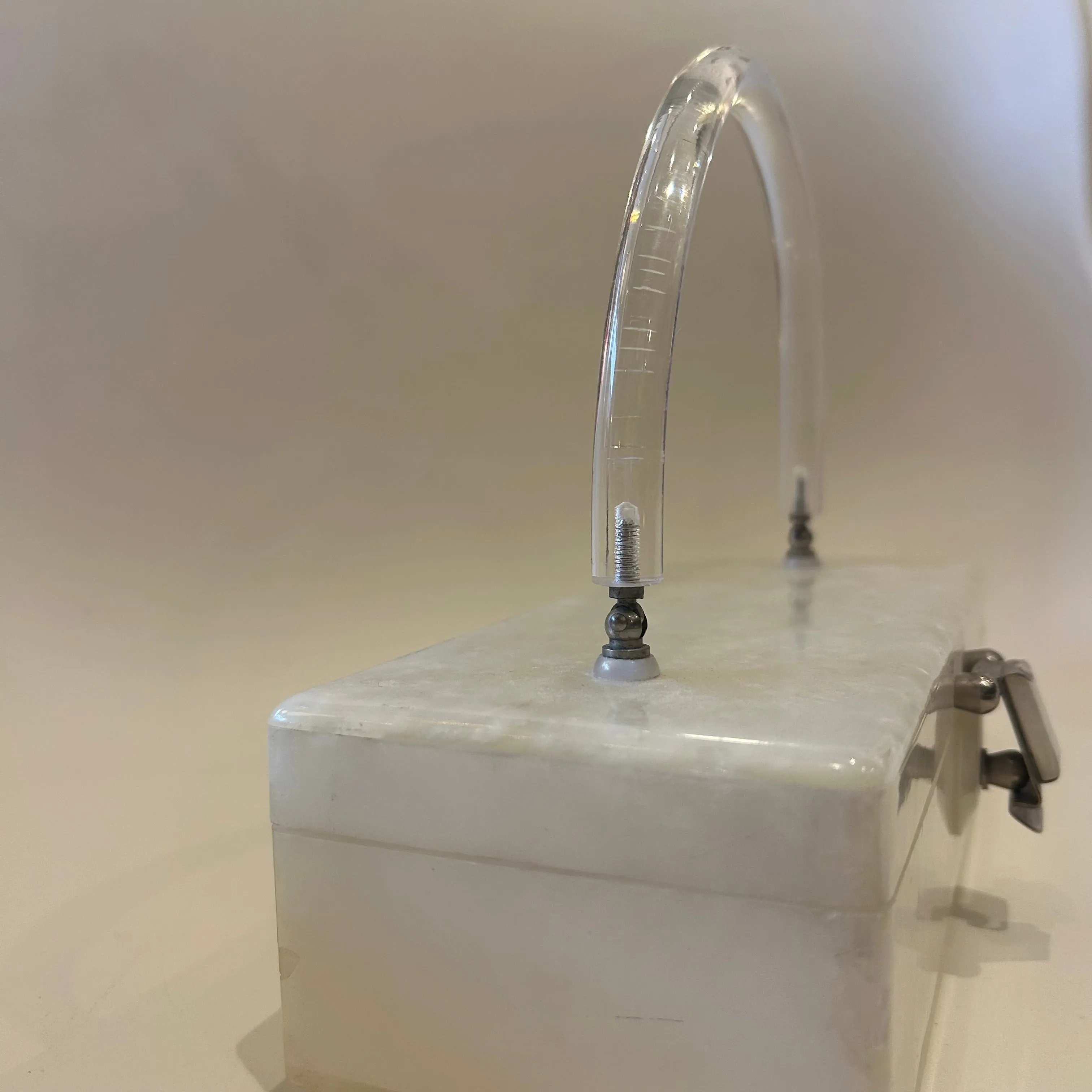 Vintage Llewellyn White Pearlescent Lucite Purse (1118a)